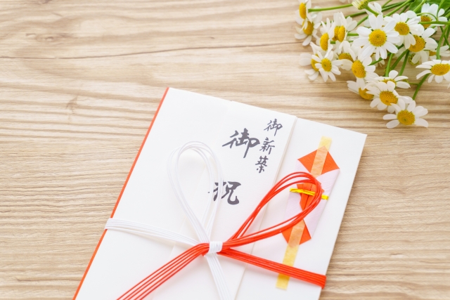 【新築祝いの相場は？】贈る人別の相場とマナー＆現金以外で喜ばれるもの