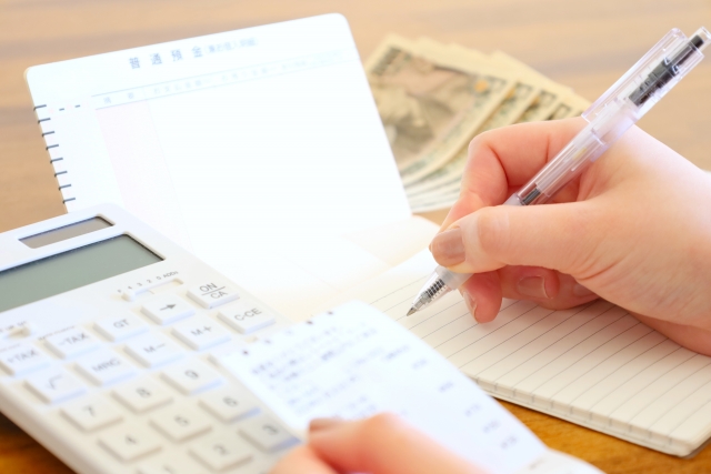 4人家族の生活費は平均いくら？内訳やシュミレーション方法を解説