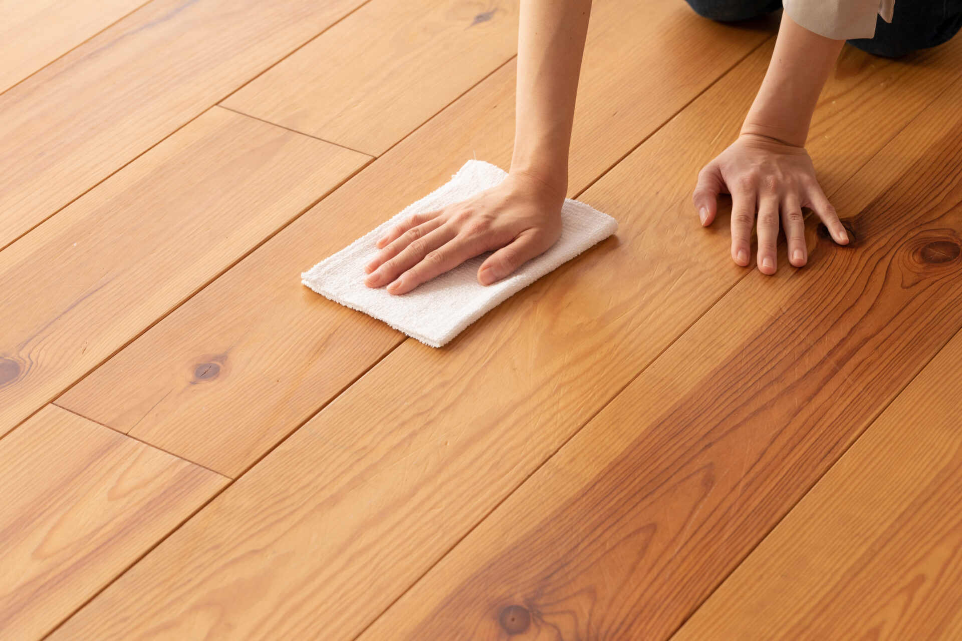 床材別！正しい床掃除の方法とピカピカに保つコツ