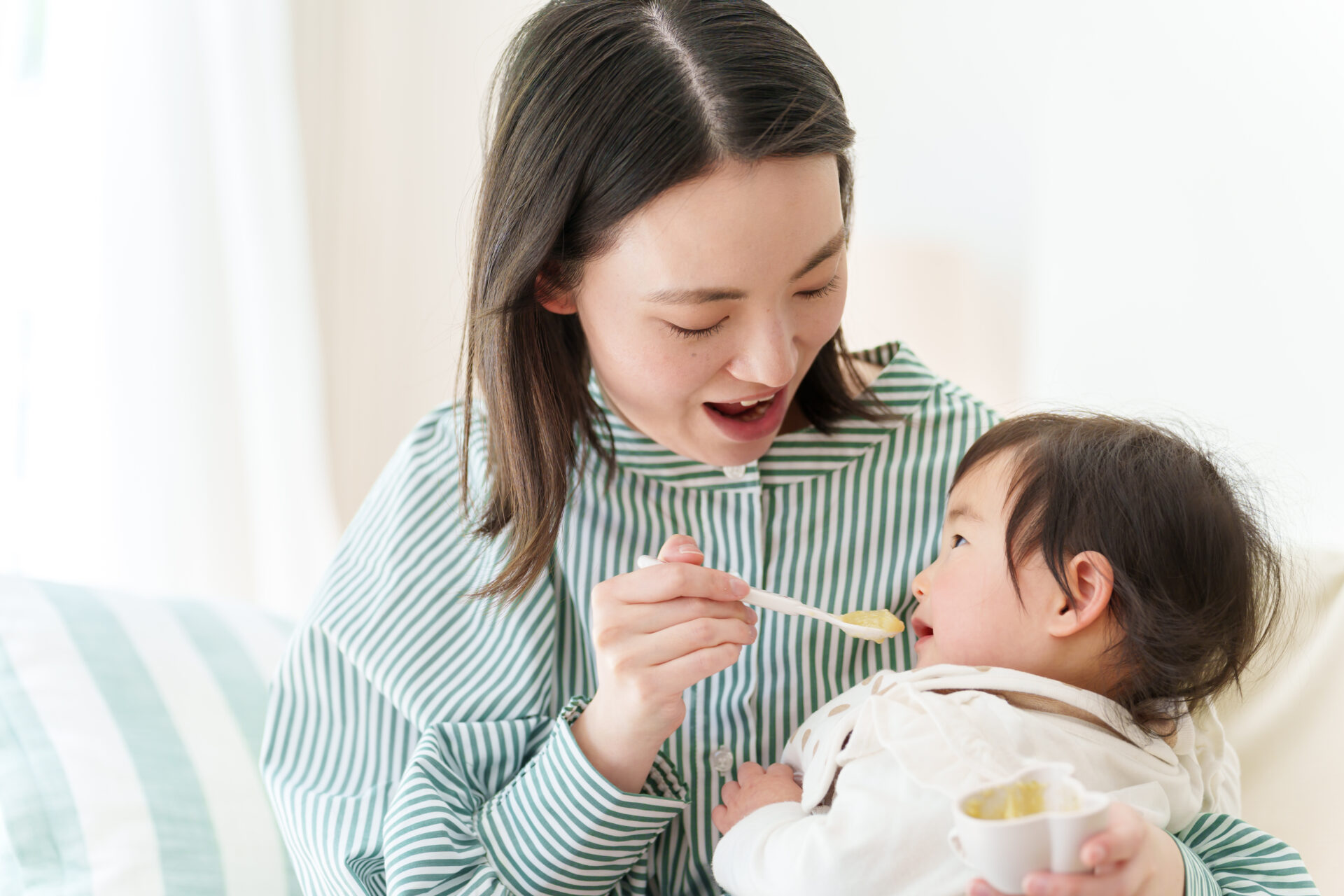 離乳食3回食はいつから始める？スケジュールと量の目安