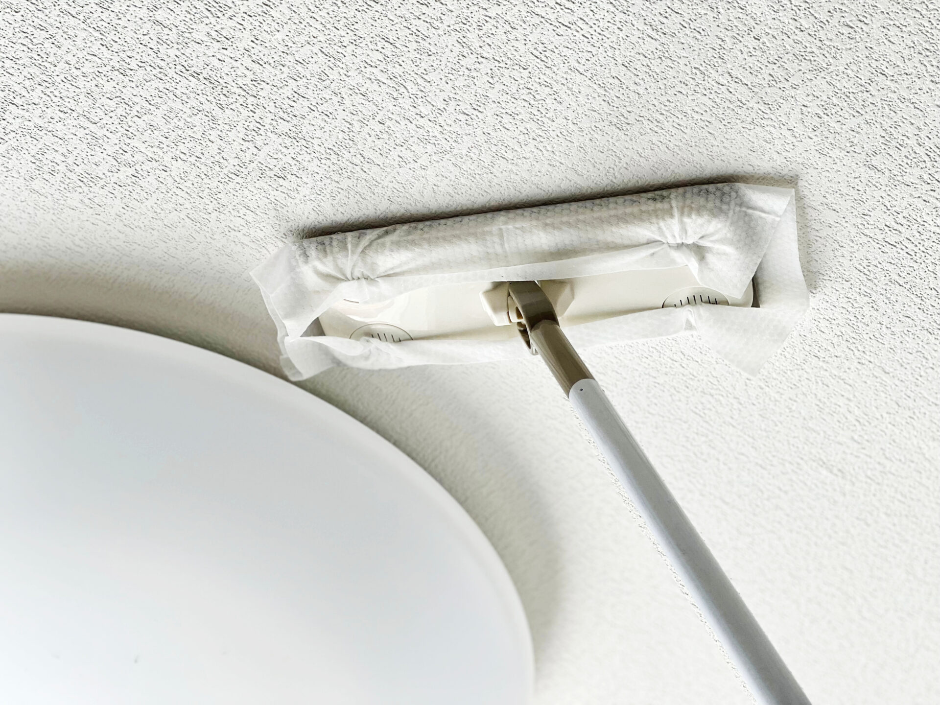 天井の掃除はこれで解決！簡単・安全なホコリ取り方法