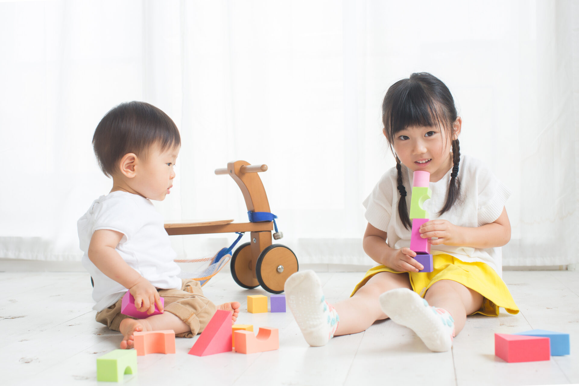 赤ちゃん返りの原因とは？親が知っておくべきサインと対応法